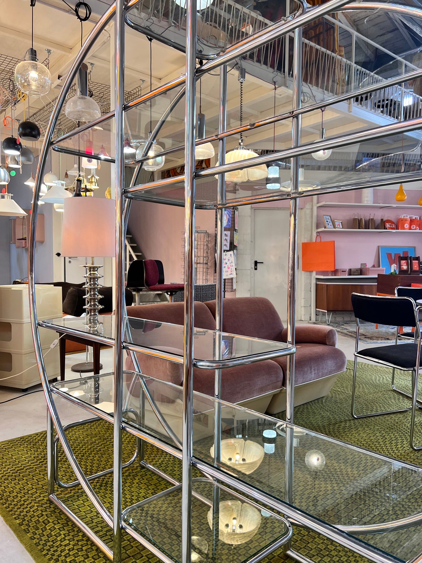 Vintage Regal Raumteiler rund Chrom und Glas Designklassiker