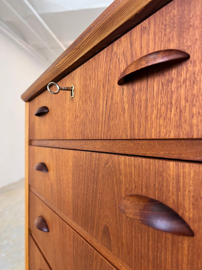 Vintage Kommode Teak mit Muschelgriffen