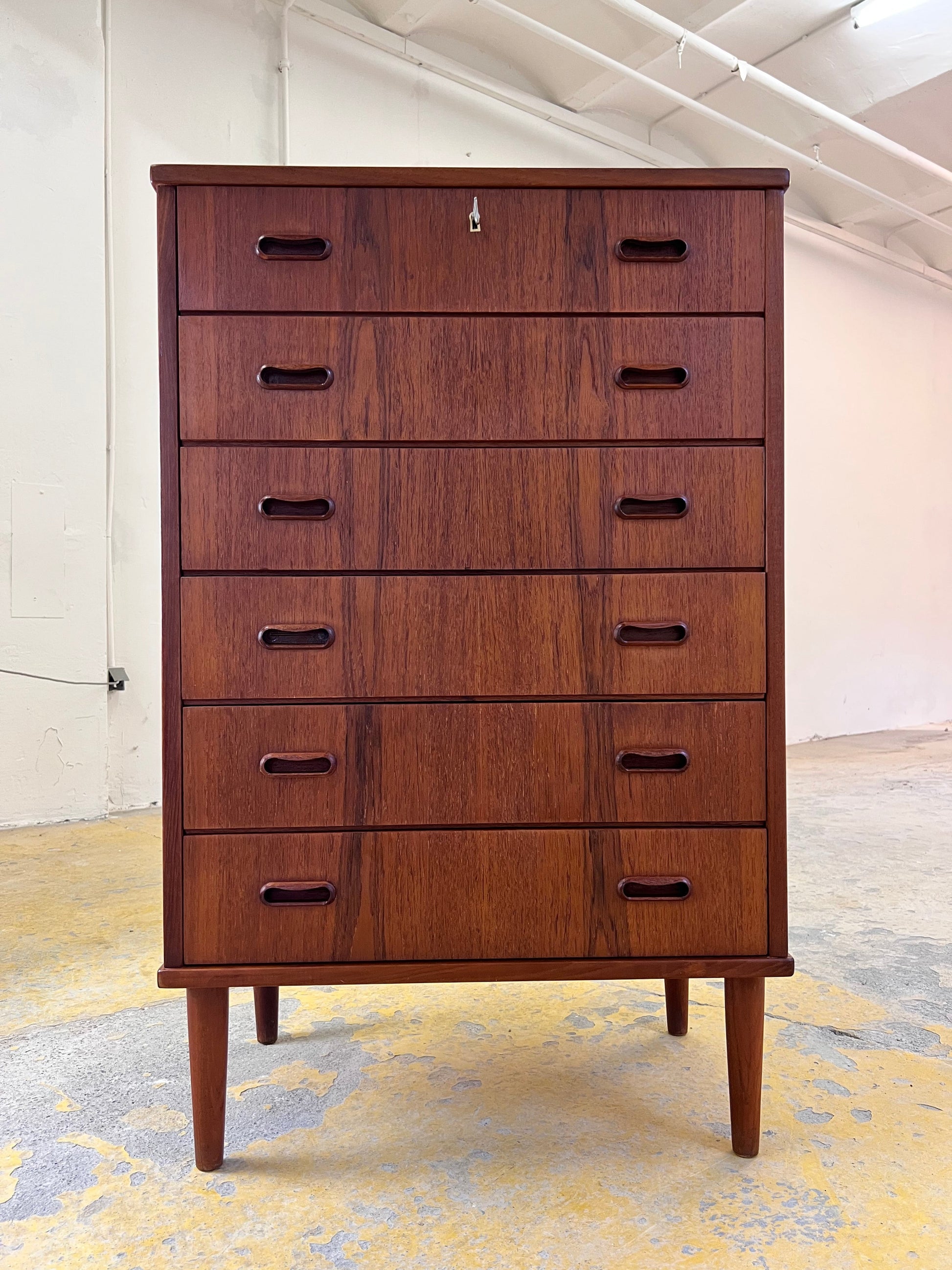 Vintage Kommode Teak mit Schloss aus Dänemark, sechs Schubladen, originale Schlüssel, skandinavisch