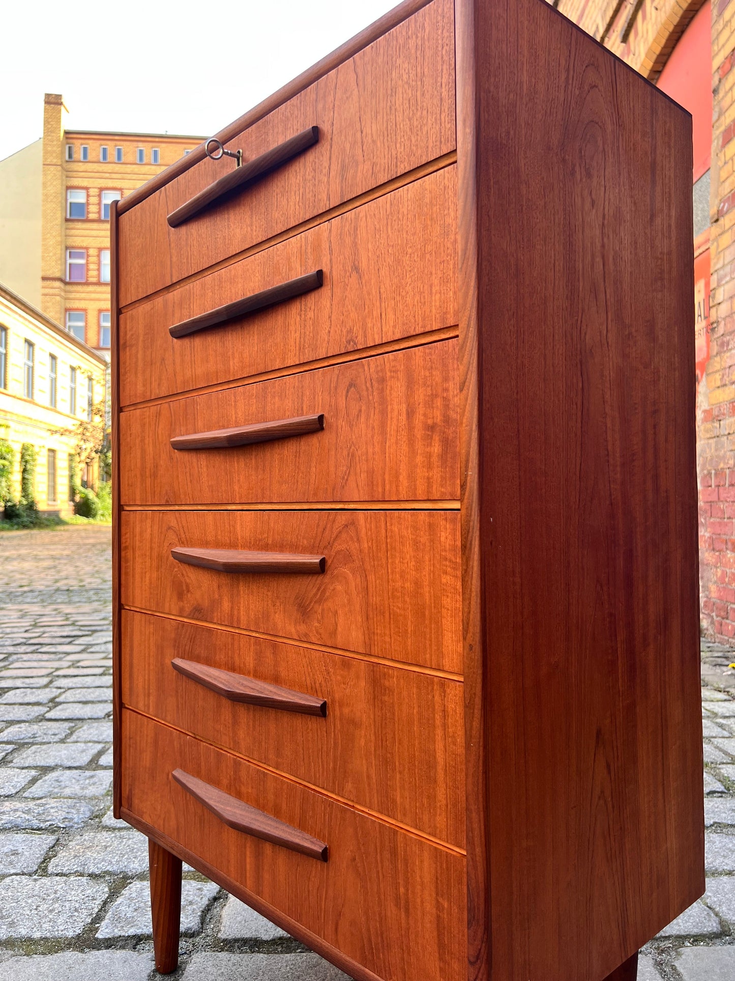 Vintage Kommode Teak mit Schloss aus Dänemark