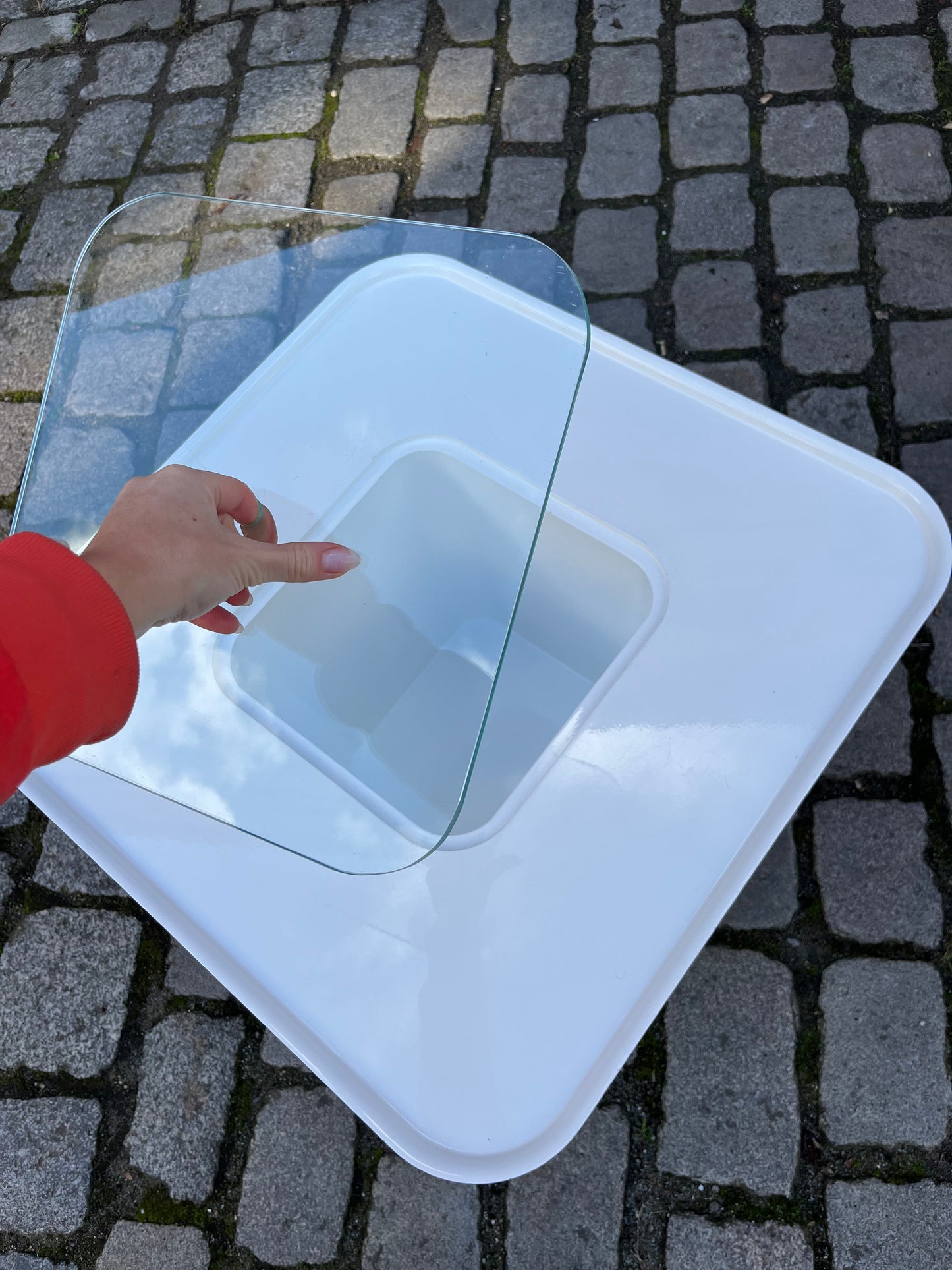 Couchtisch weiß Kunststoff Glas von Peter Ghyczy