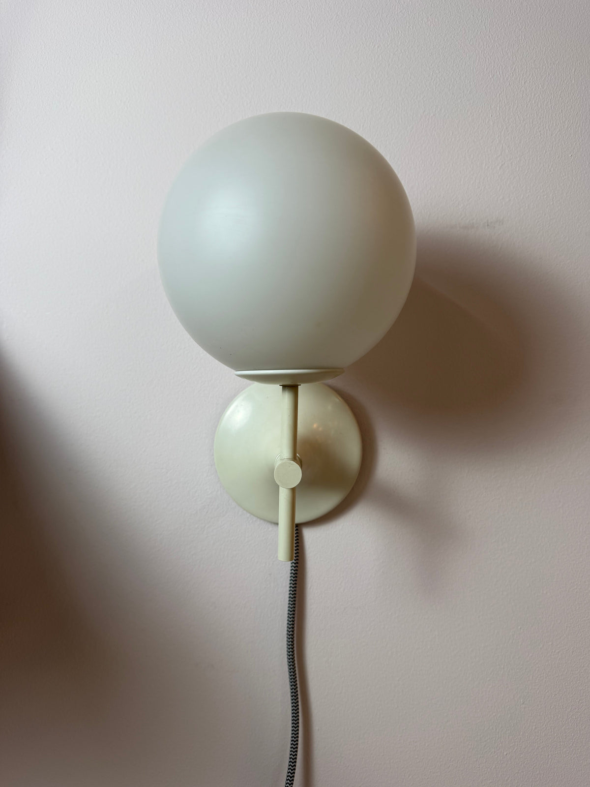 Vintage Wandlampe Opalglas von Max Bill für Temde