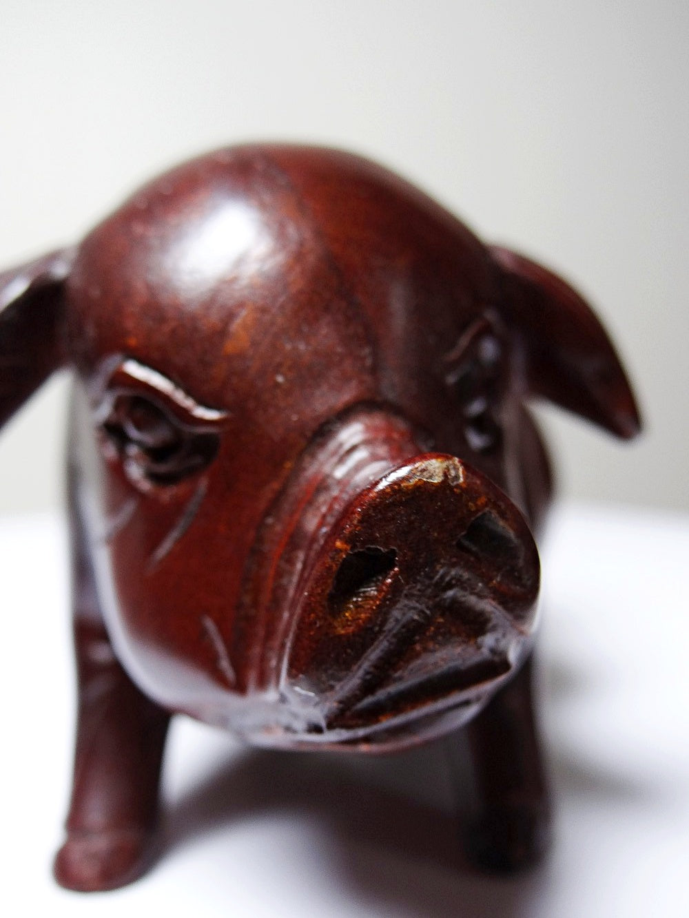 Vintage Schwein Skulptur aus gebeiztem Holz, asiatische Handwerkskunst