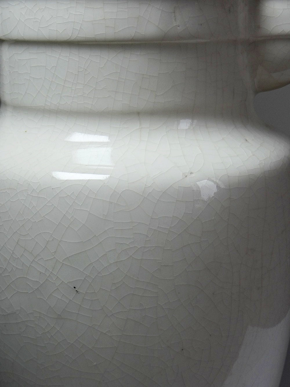 Vintage Toilettenkrug Art Déco aus craquelierter Fayence WeißDekoration