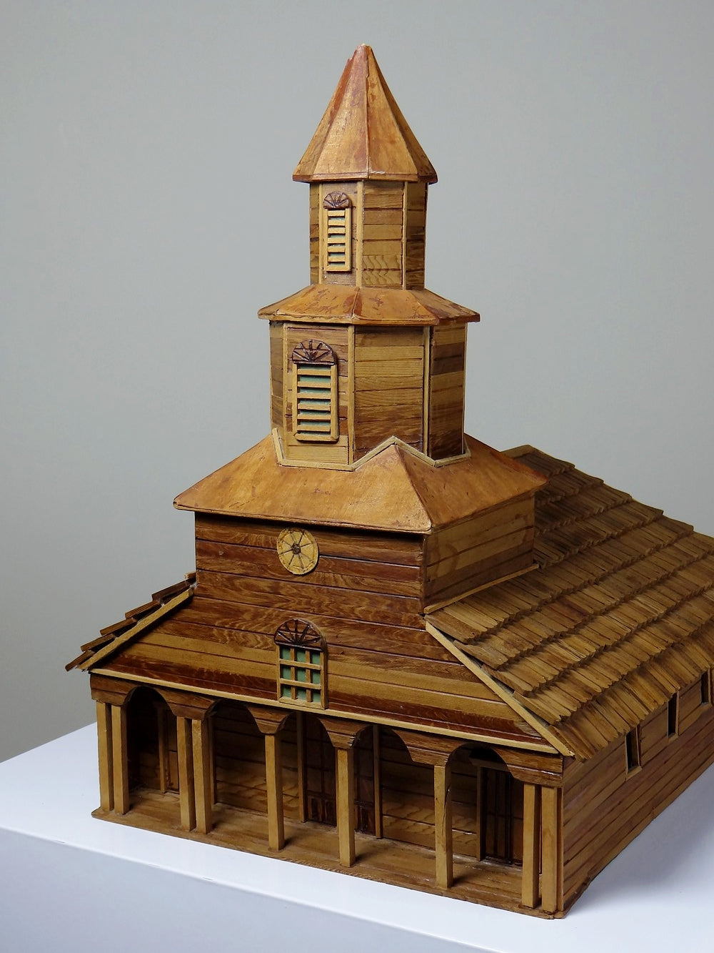 Vintage Kirchenmodell Iglesia Nercon Chiloe Chile Holz, Papier, Glas, grün, braun
