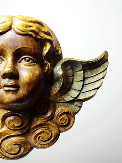 Vintage Wanddekoration Cherubinkopf aus bemaltem Gips, braun-goldene Patina, Holzoptik