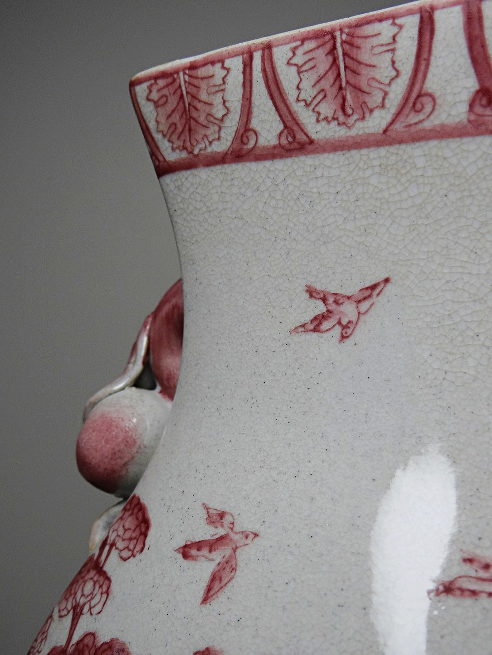 Vintage Balustervase Chinoiserie mit Pfirsichgriffen Staffordshire England