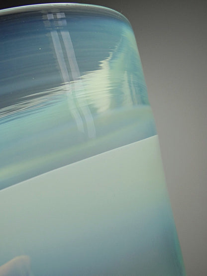 Vintage Vase im Kosta Boda Stil, opalinblaues Glas, handgeblasen