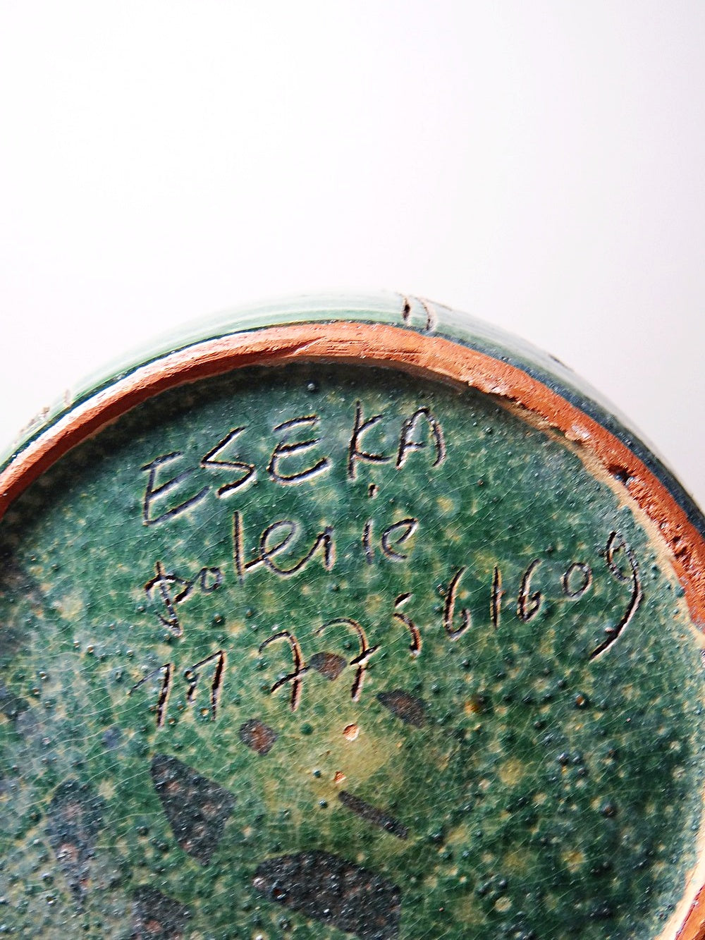 Vintage Vase von Eseka für Eseka Pottery blaugrün mit tribal graviertem Dekor