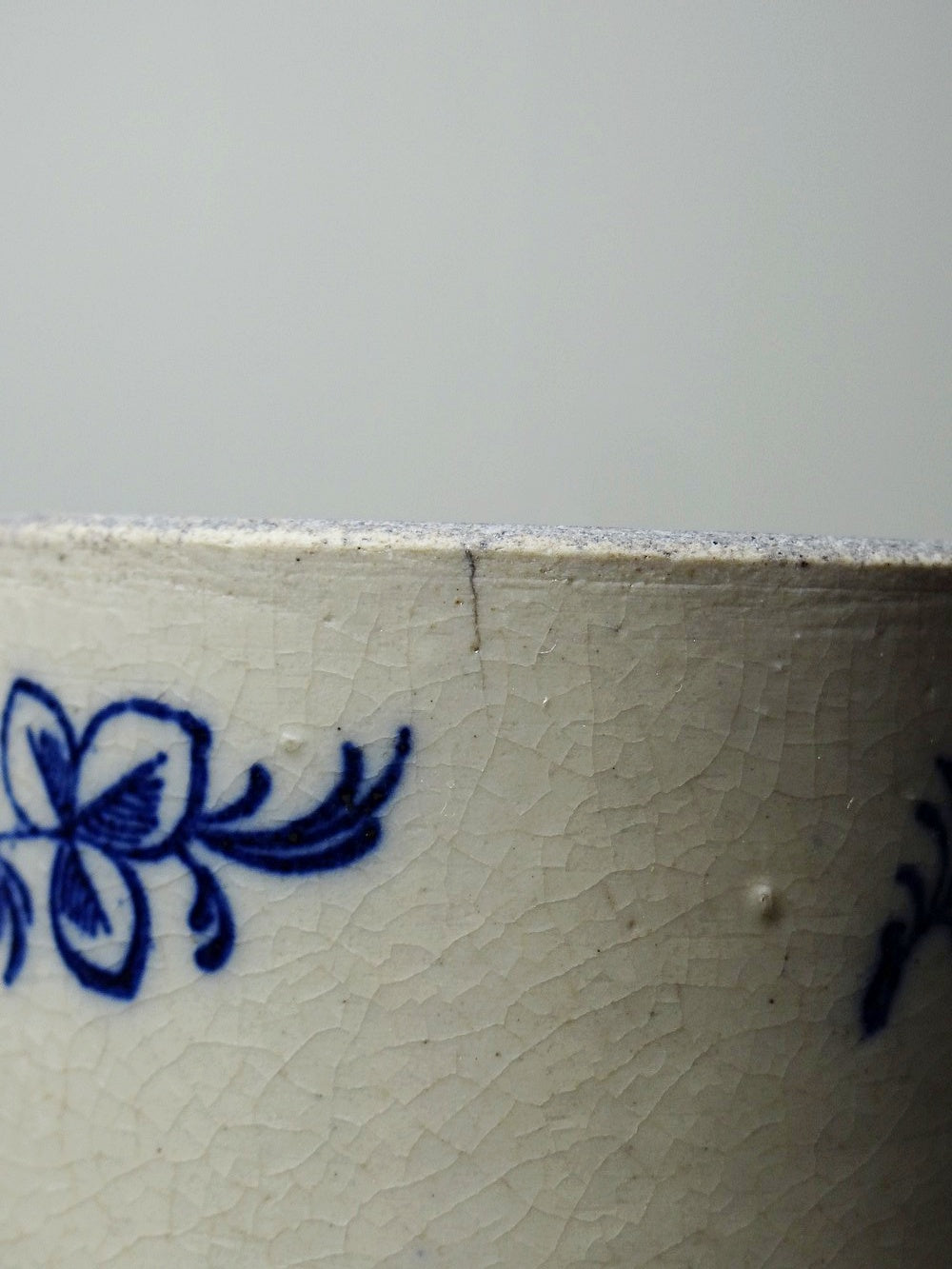 Vintage Krug blau creme faience Servieraccessoire blau creme