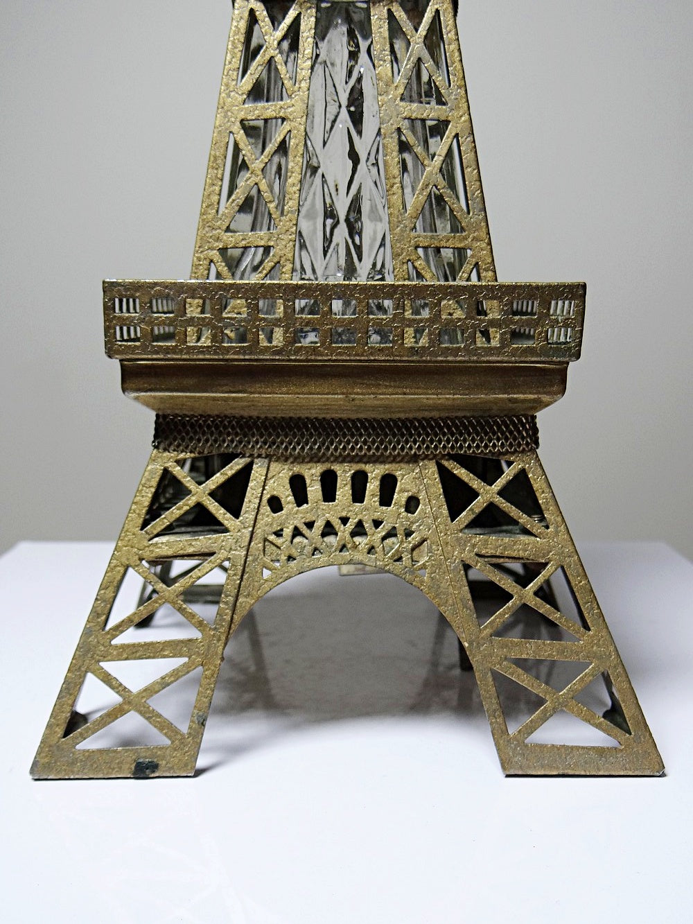 Vintage Likörflasche "Le Fiacre" Eiffelturm mit Spieluhr aus Japan