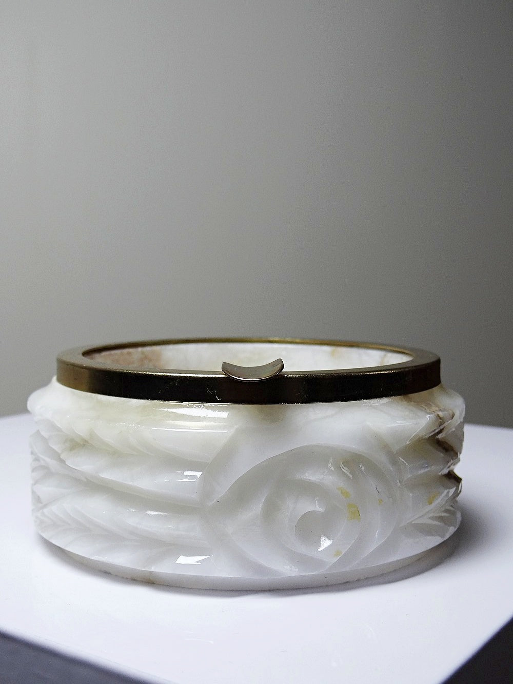 Vintage Aschenbecher Hollywood Regency Mid Century aus Alabaster und Metall