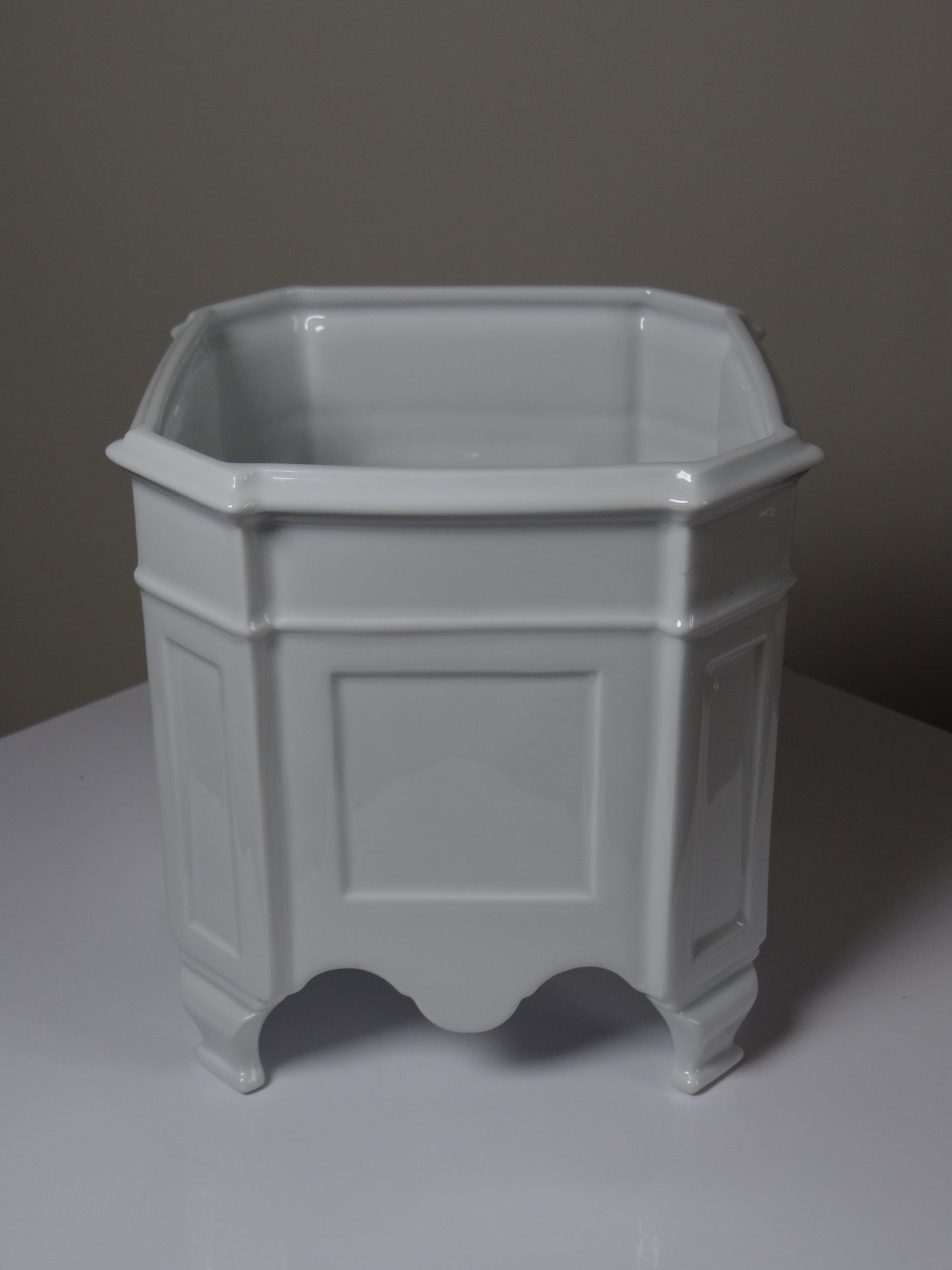 Vintage Übertopf aus Limoges-Porzellan auf Füßen, Rococo-Stil