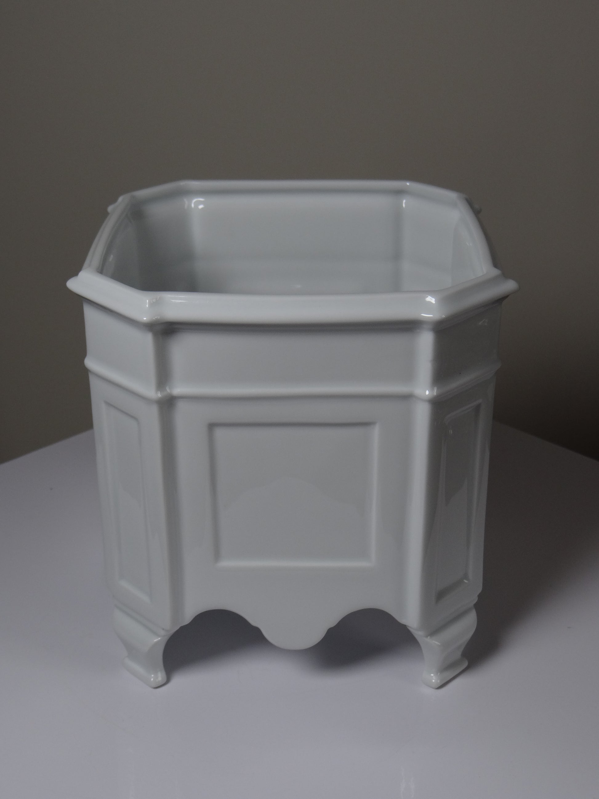 Vintage Übertopf aus Limoges-Porzellan auf Füßen, Rococo-Stil