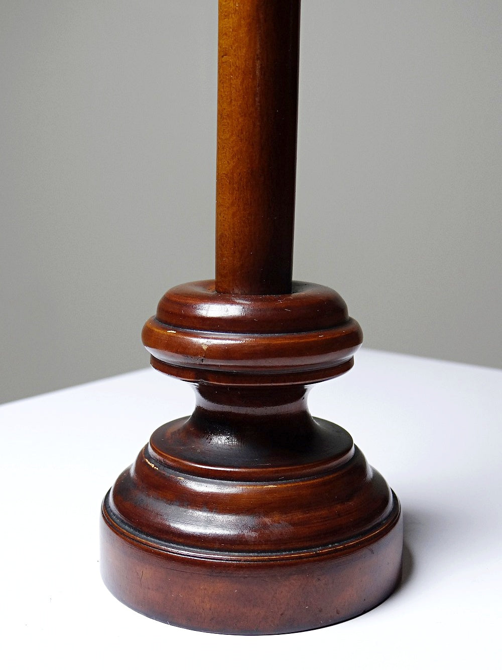 Vintage Altarkruzifix aus gedrechseltem Holz mit versilberter Christusfigur