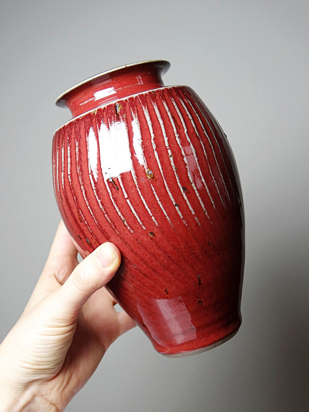 Vintage Vase Sang-de-bœuf Steinzeug, Rippen, Rot, Grau, Celadon