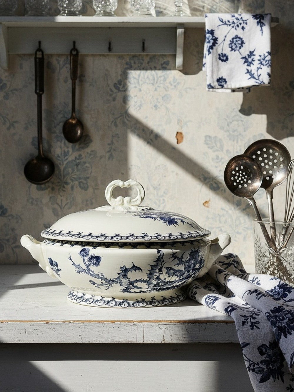 Vintage Suppenterrine Chardons von Gien für Porcelaine Opaque de Gien blau dunkelblau