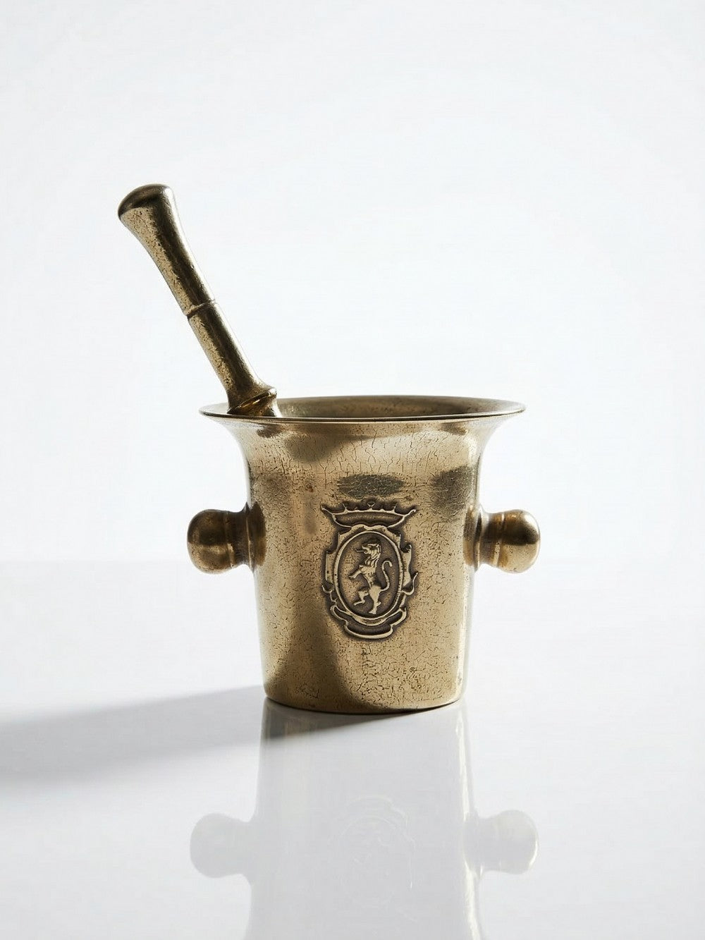 Vintage Apotheker Mörser mit Stößel vergoldete Bronze heraldischer Löwe