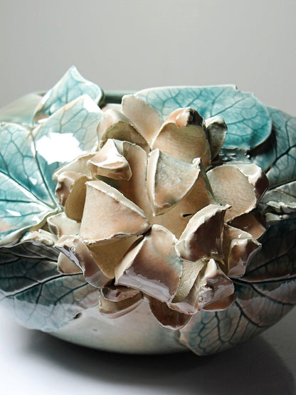 Vintage Kugelvase mit floralem Reliefdekor aus Keramik von Dina