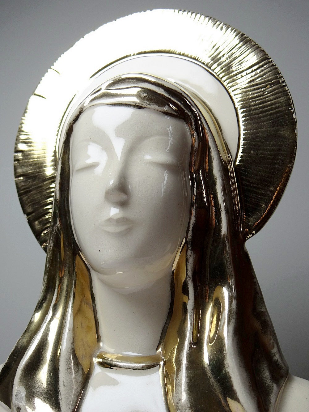 Vintage Büste Madonna mit Heiligenschein aus Keramik, emailliert, Weiß Creme Gold