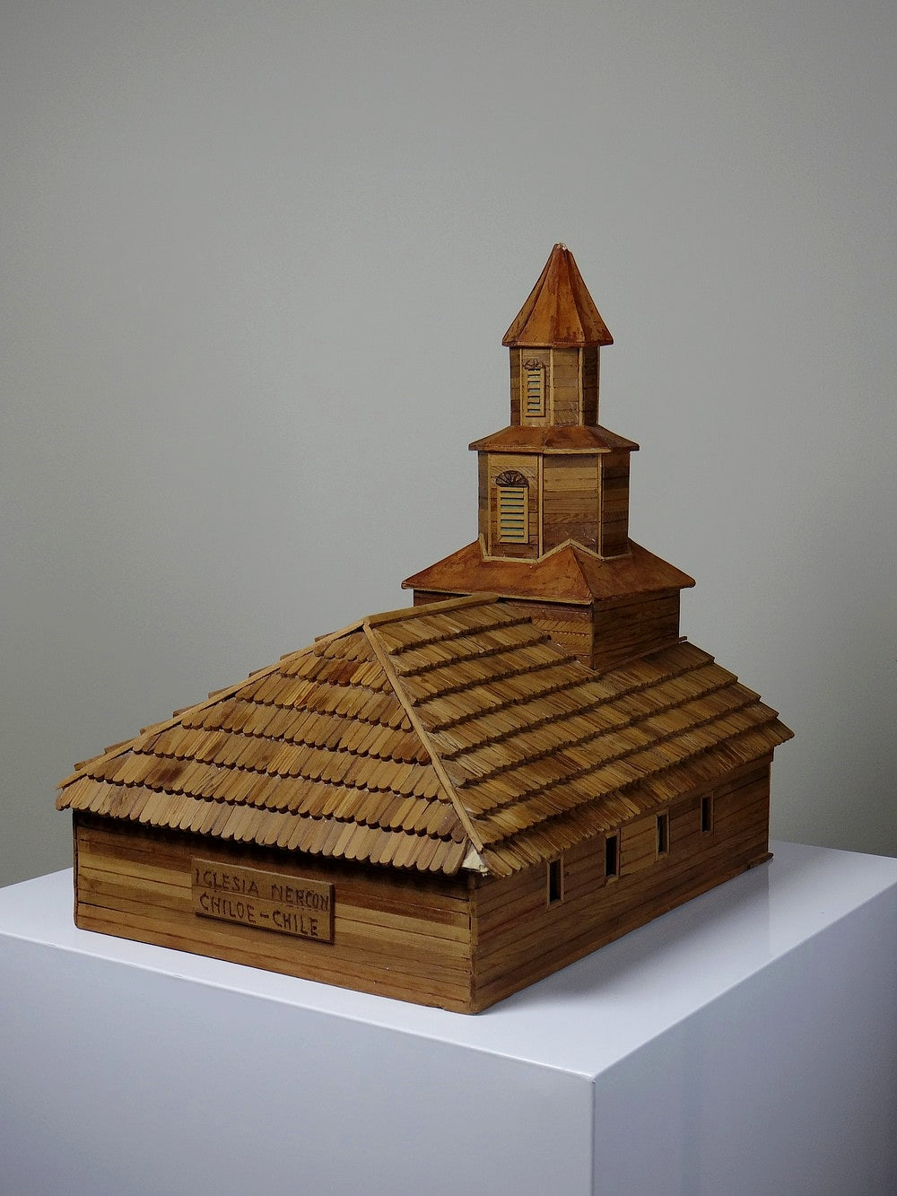 Vintage Kirchenmodell Iglesia Nercon Chiloe Chile Holz, Papier, Glas, grün, braun