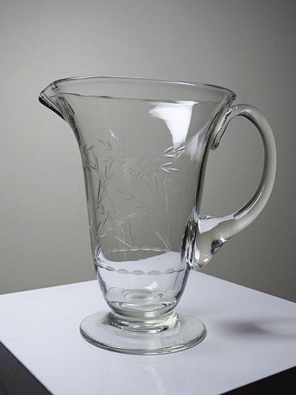 Vintage Glaskrug mit Blumendekor, Böhmen, rad-graviert