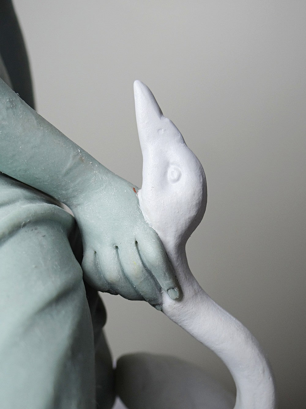 Vintage Porzellanfigur Léda et le Cygne von Letu und Mauger für GrauKunst celadon und weiß