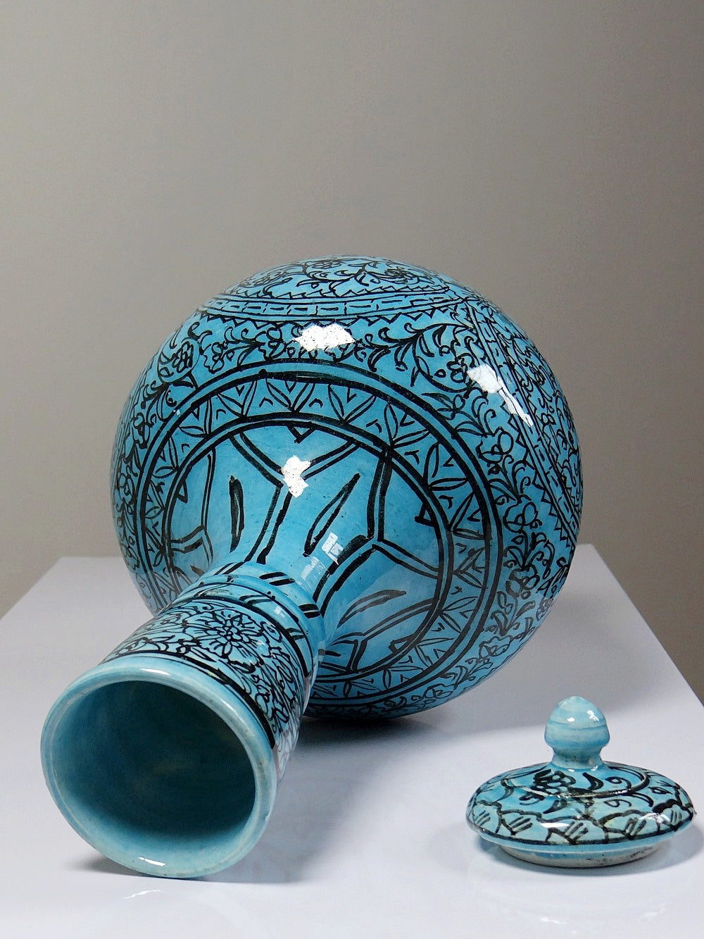 Vintage Vase Iznik Türkis von persisch Schwarzdekor Glasurkeramik