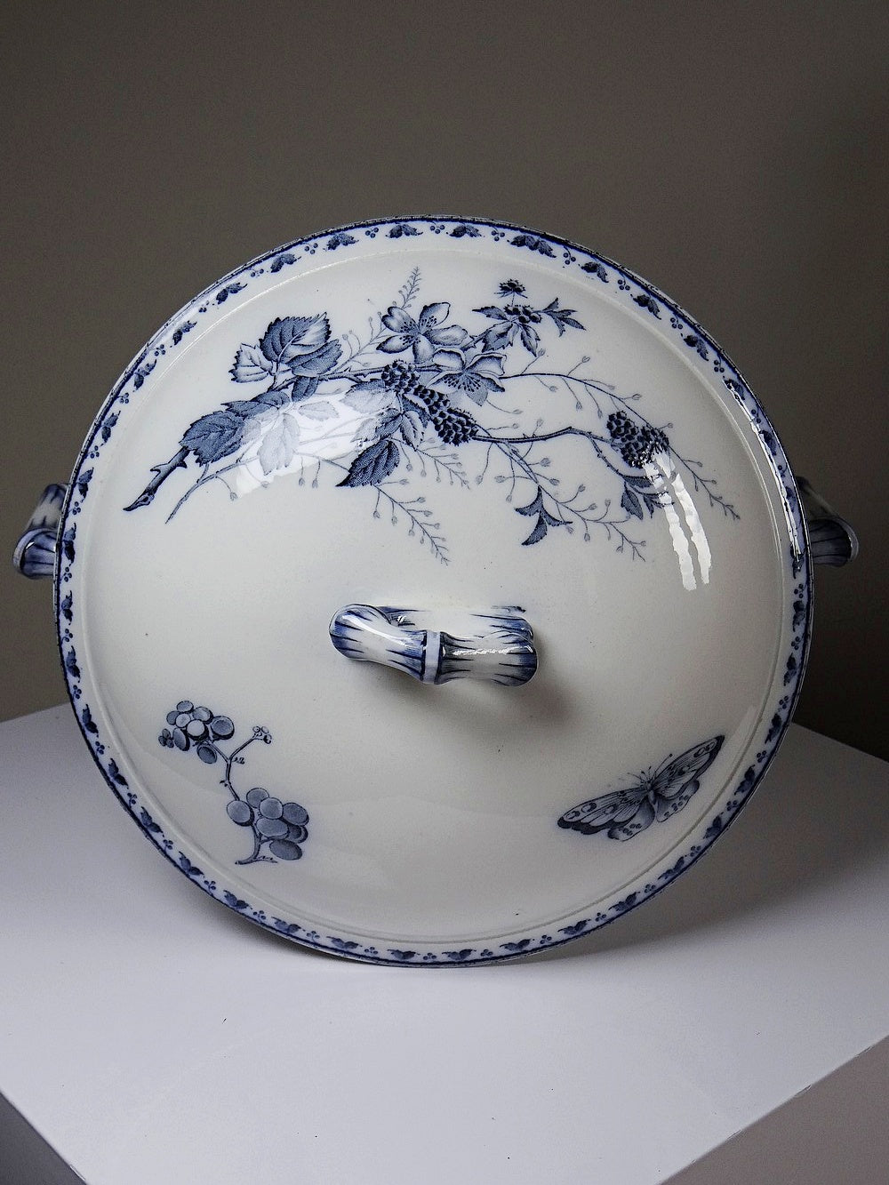 Vintage Fayence-Terrine "Carmen" von Sarreguemines, blaues Dekor
