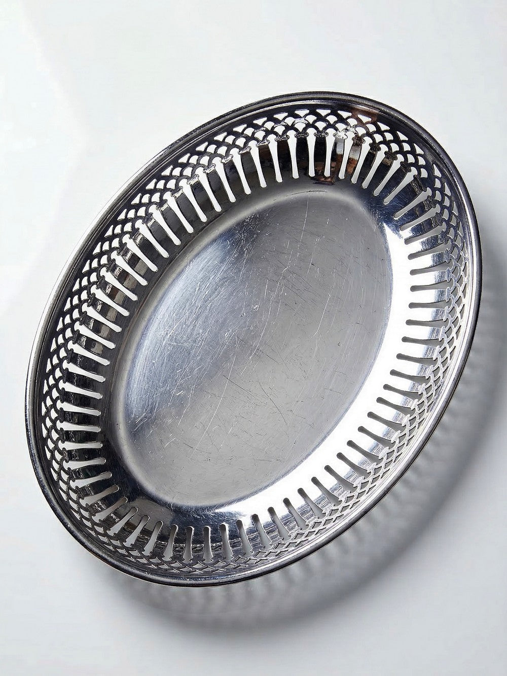 Vintage Brotkorb oval aus Metall versilbert, durchbrochen, 1950er-1970er
