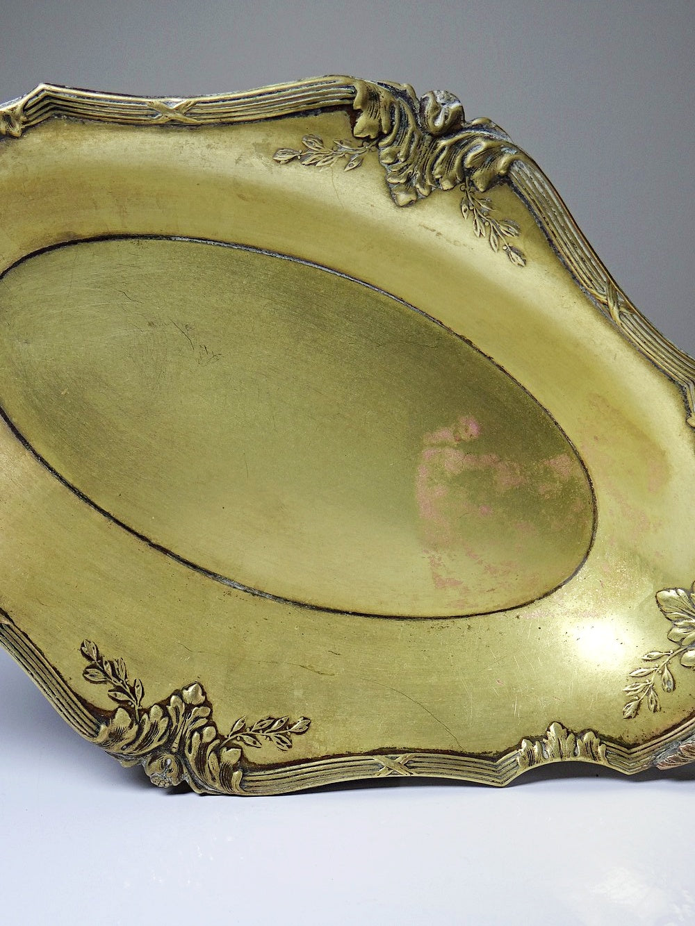 Vintage Schale im Louis XV Stil aus vergoldetem Metall mit Rocaille Dekor