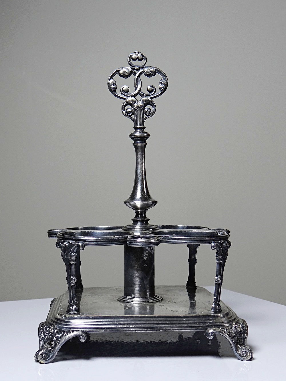 Vintage Metall Präsentoir von Thouret für Thouret Silber