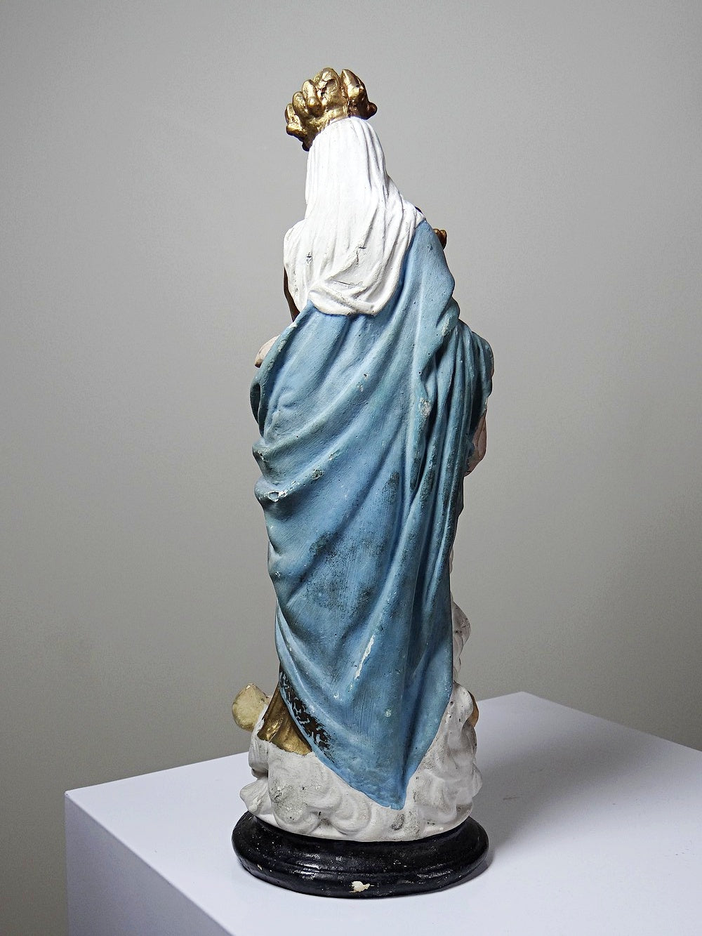 Vintage Religiöse Statue "Notre-Dame des Victoires" aus polychromem Gips