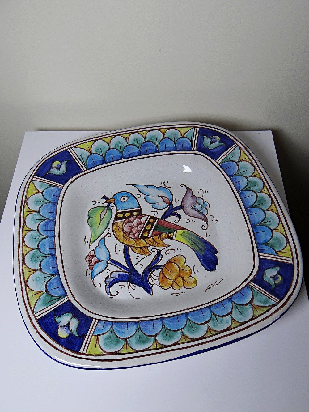 Vintage Wandteller Gubbio mit Vogeldekor aus italienischer Fayence
