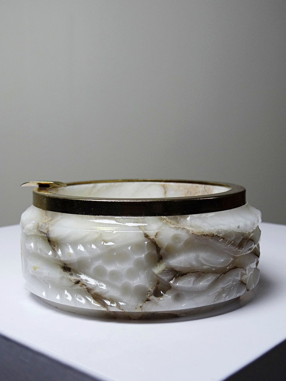 Vintage Aschenbecher Hollywood Regency Mid Century aus Alabaster und Metall