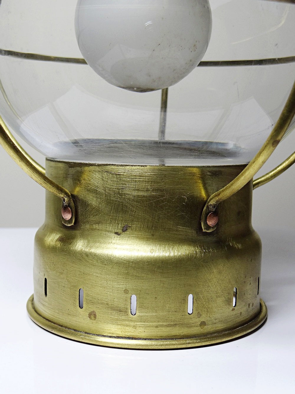 Vintage Marine-Laterne aus Glas und Messing, antik, muss neu verkabelt werden