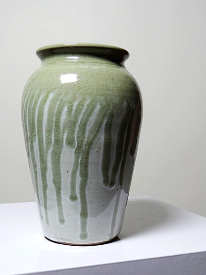 Vintage Vase Wabi-Sabi Modernismus, Grünschimmer, Steinzeug, Ash Glaze