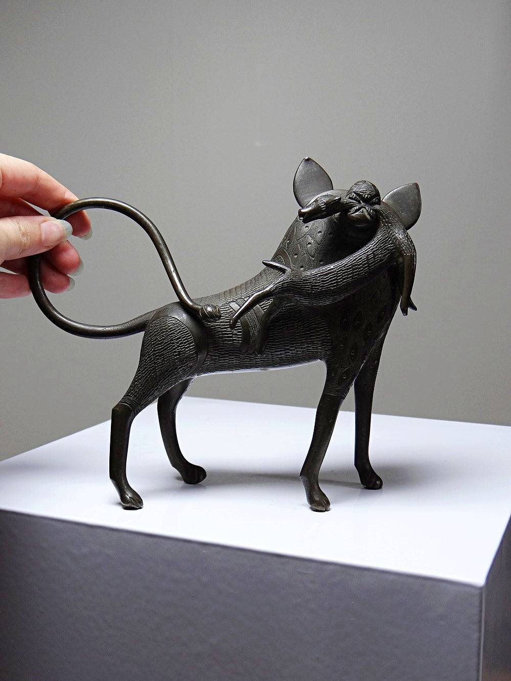 Vintage Bronzefigur Löwe oder Hyäne aus Benin Dahomey Cotonou BraunKunst