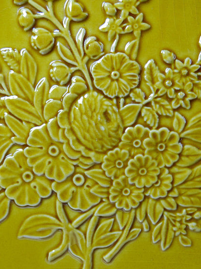 Vintage Servierplatte von Bordallo Pinheiro gelbe Fayence Barbotine Portugal 1970-1980