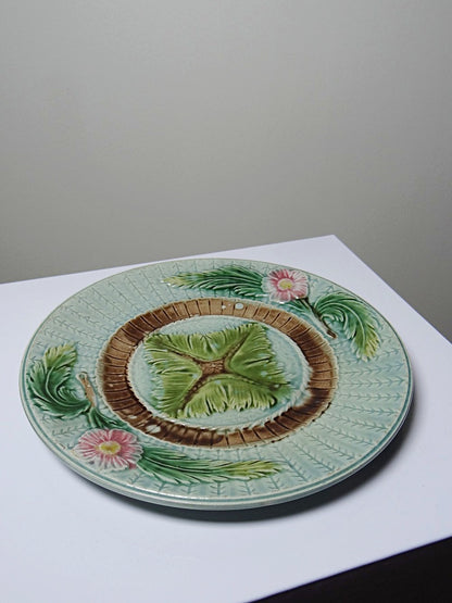 Vintage Dessertteller Majolika polychrom mit Pflanzendekor, frühes 20. Jh.