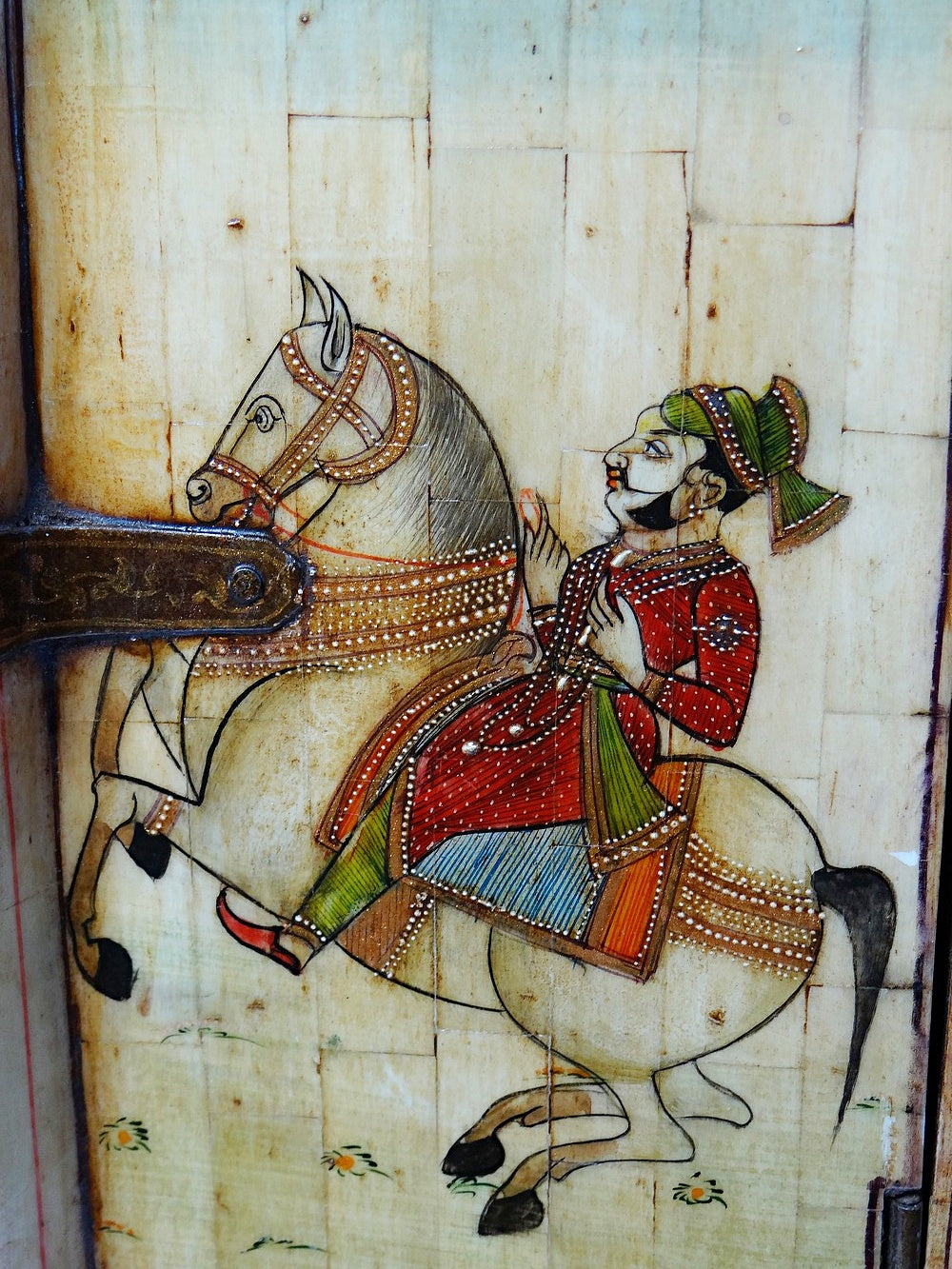 Vintage Spiegel Fenster Rajasthan handbemalter Knochen mit Reiterdekor, antik frühes 20. Jh.