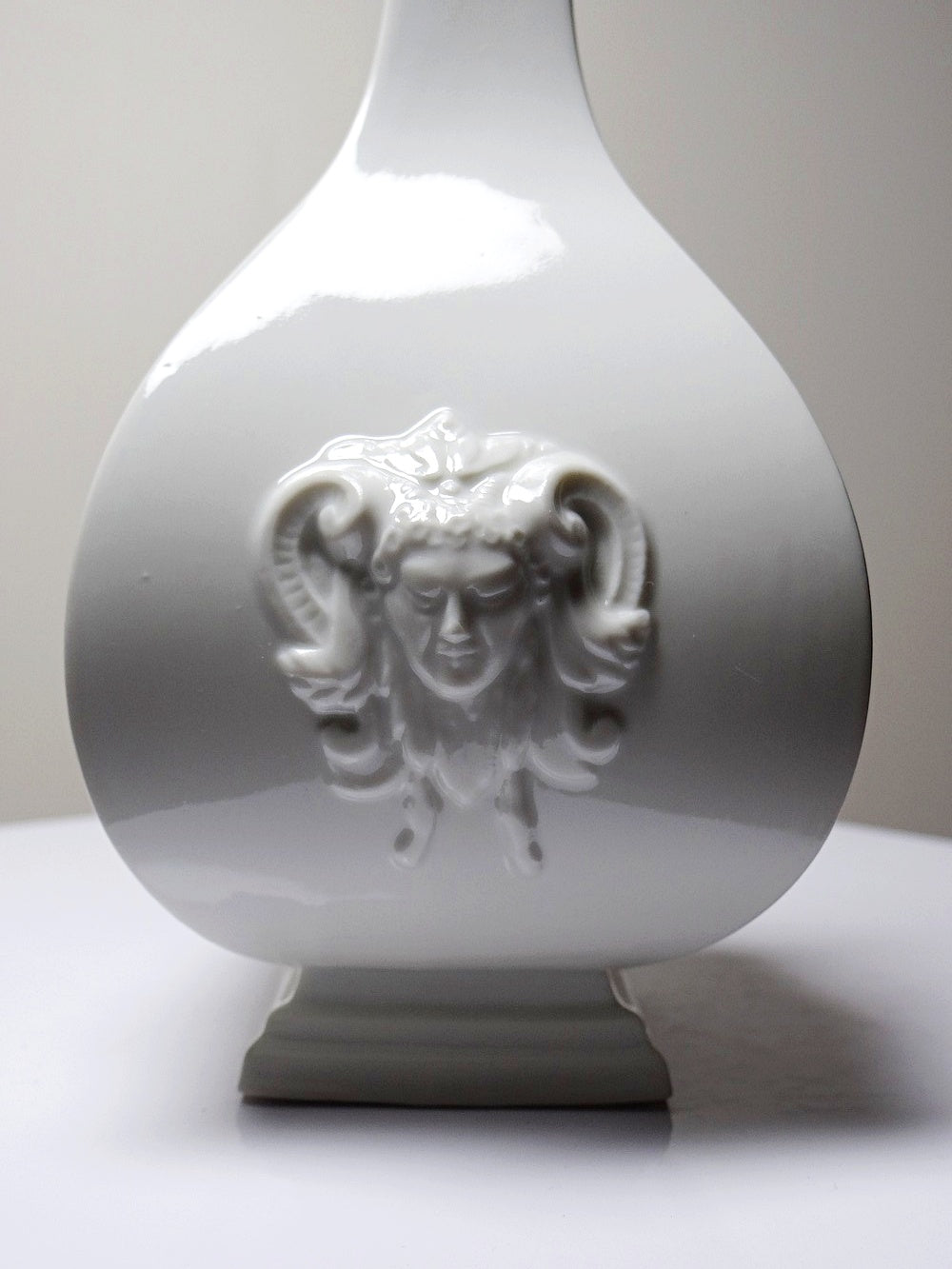 Vintage Vase von Sheffield und Haviland für Limoges, Meissen Reproduktion, weißes Porzellan