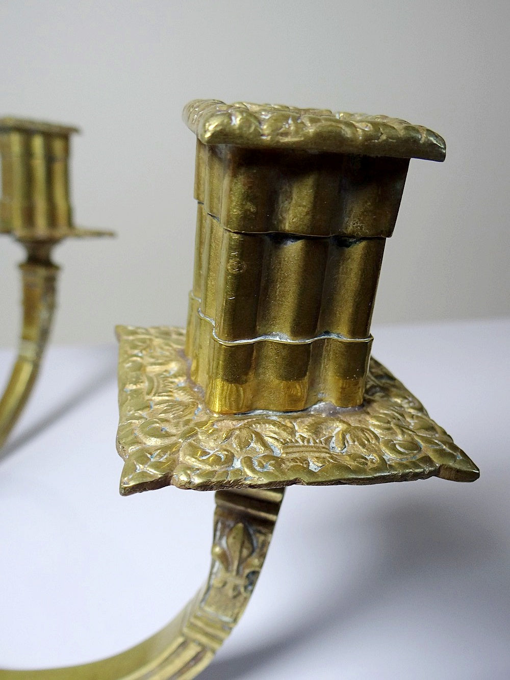 Vintage Wandkerzenhalter "à la financière" 2-flammig aus vergoldeter Bronze