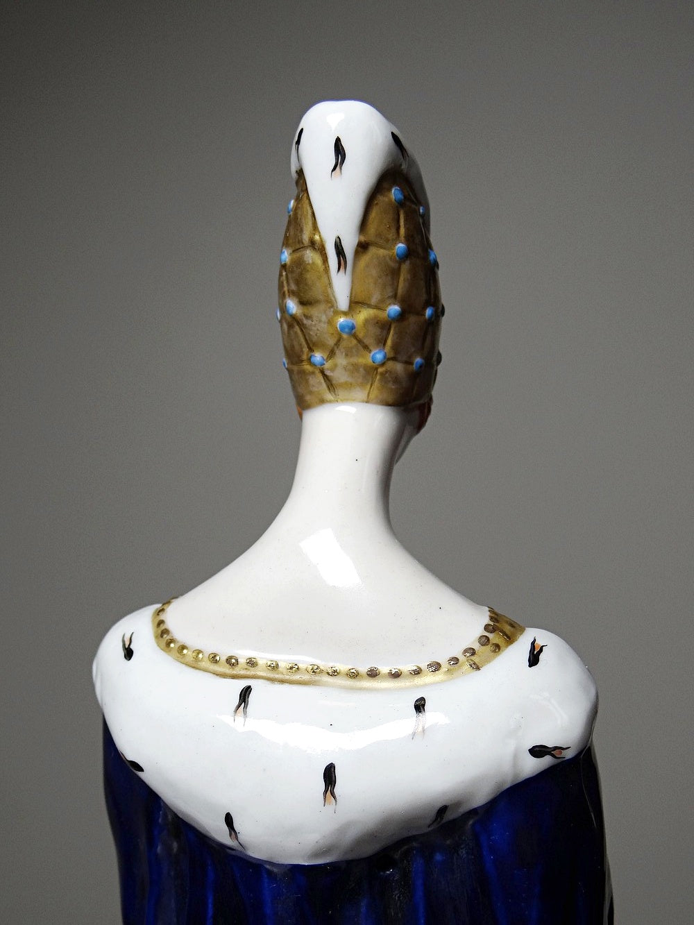 Vintage Porzellanfigurine Liseuse von J. Vesques blau Hermelin