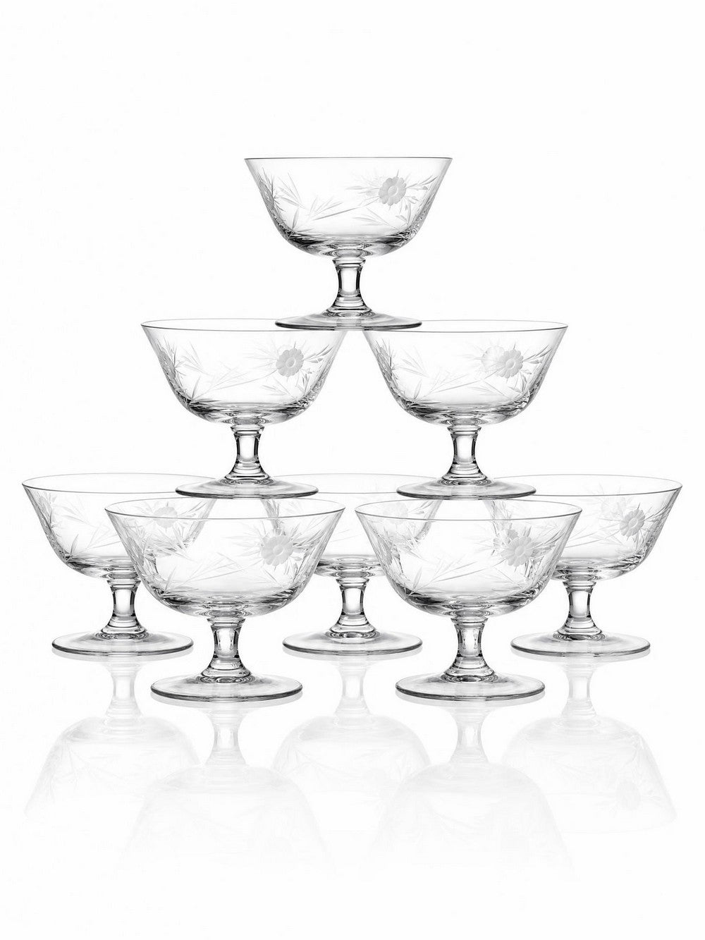 Set von 8 Vintage Champagnerschalen, radgraviertes Glas mit floralem Dekor, Böhmen