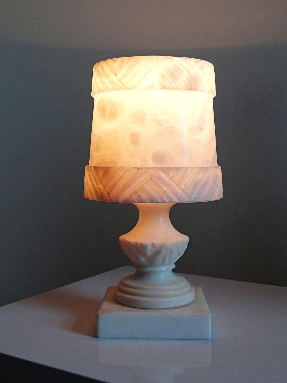 Vintage Nachtlichtlampe aus weißem Alabaster, ca. 1950-1970