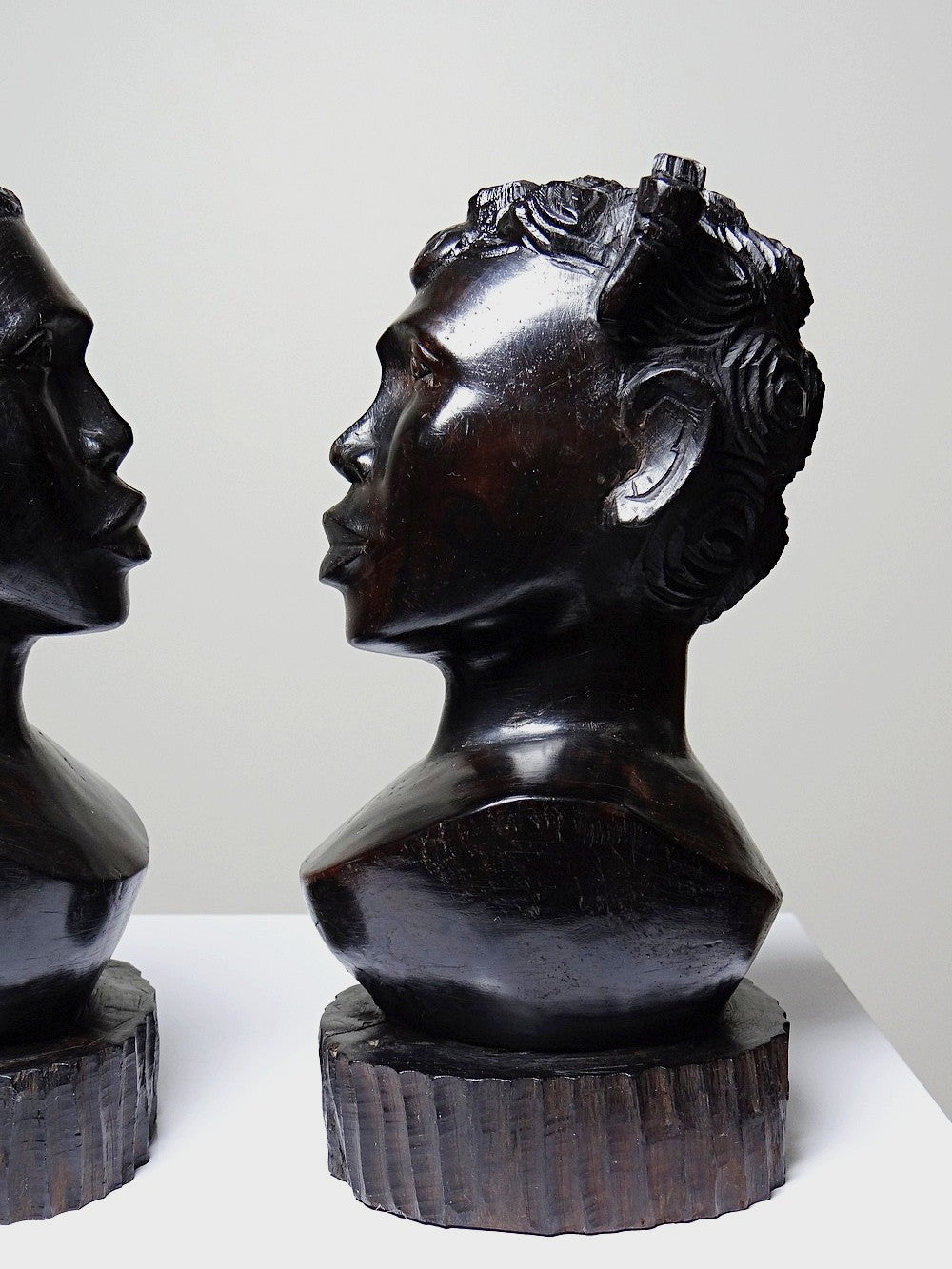Vintage Büste Set von 2 Malgassisch von RotKunst für RotKunst Unsigniert
