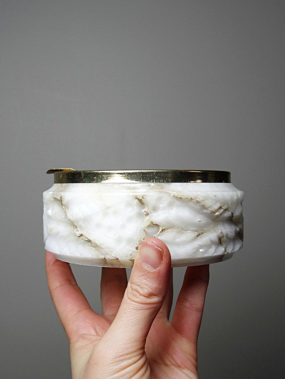 Vintage Aschenbecher Hollywood Regency Mid Century aus Alabaster und Metall