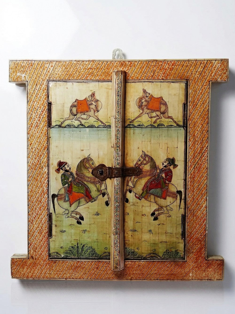 Vintage Spiegel Fenster Rajasthan handbemalter Knochen mit Reiterdekor, antik frühes 20. Jh.