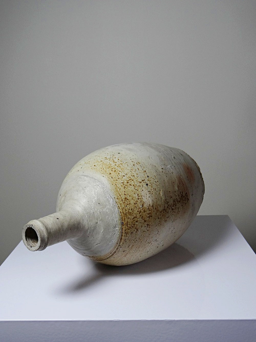 Vintage Steingut Korbflasche aus Puisaye mit Aschelasur